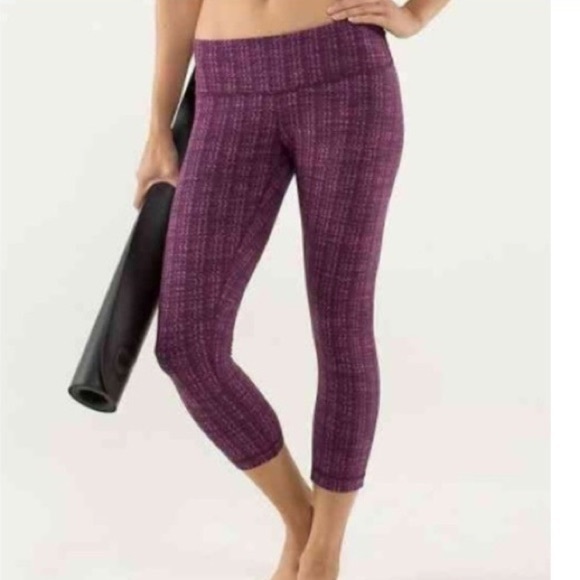 Lululemon Wunder Under Crop - Picture 1 of 9